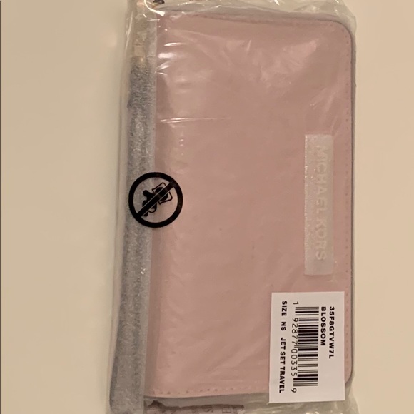 💕NEW💕NWT MICHAEL KORS WALLET - Picture 2 of 4